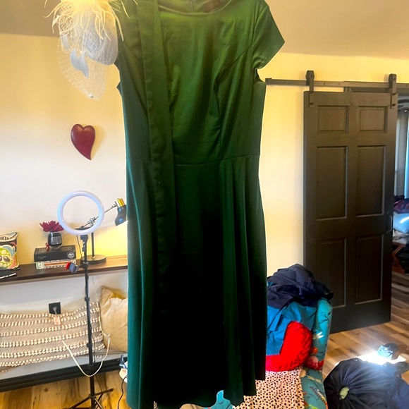 Dark Green Pin Up style dress in Pine Green! Size Mediun - Picture 3 of 6